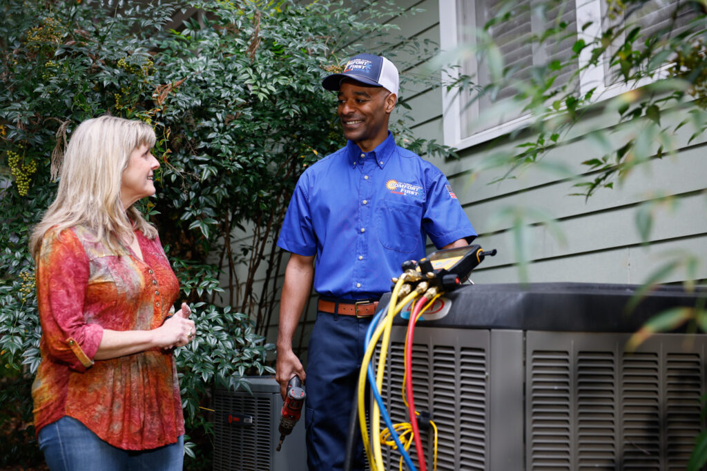 HVAC tech troubleshooting AC with home owner
